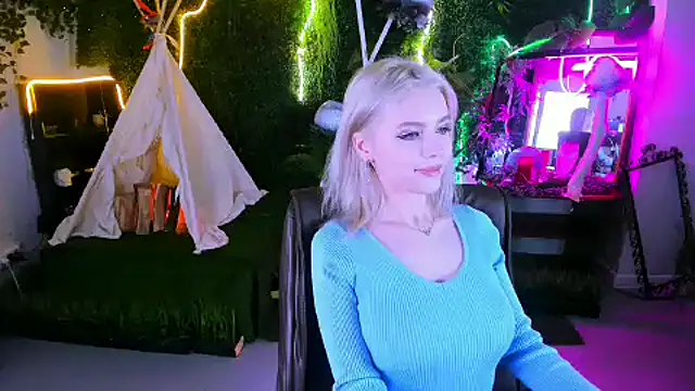 Snapshot of LeonaStane chatting on February 13, 5:11 pm LeonaStane online show from February 13, 5:11 pm