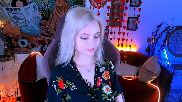 Snapshot of LeonaStane chatting on February 21, 4:59 pm LeonaStane online show from February 21, 4:59 pm