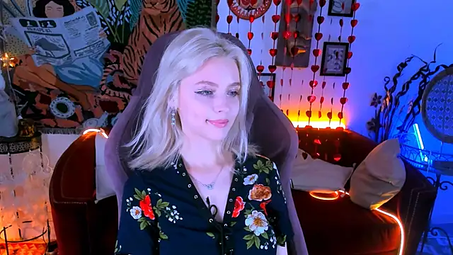 Snapshot of LeonaStane chatting on February 21, 8:05 pm LeonaStane online show from February 21, 8:05 pm