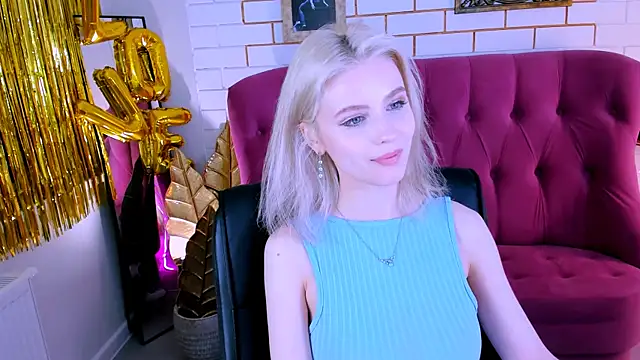 Snapshot of LeonaStane chatting on February 24, 12:30 am LeonaStane online show from February 24, 12:30 am