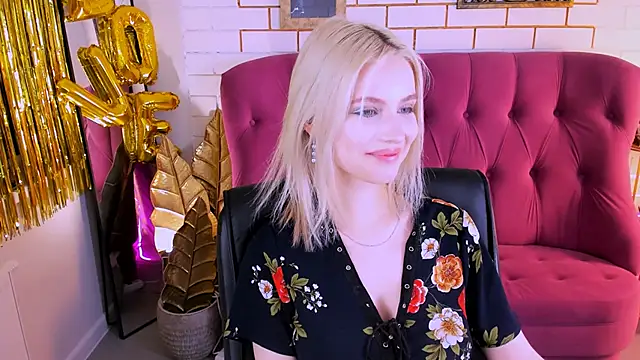 Snapshot of LeonaStane chatting on February 27, 8:20 pm LeonaStane online show from February 27, 8:20 pm