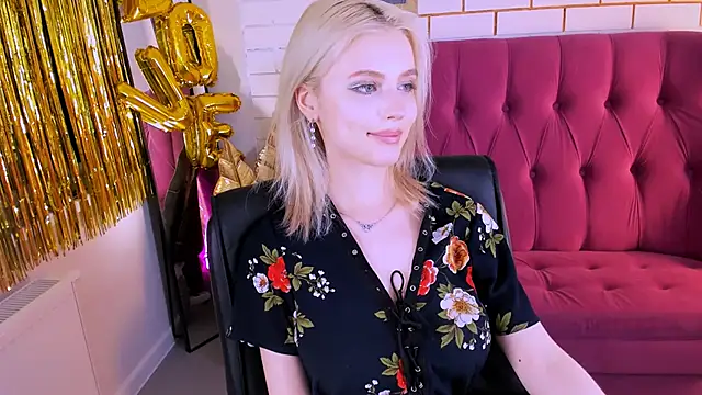 Snapshot of LeonaStane chatting on February 28, 12:32 am LeonaStane online show from February 28, 12:32 am