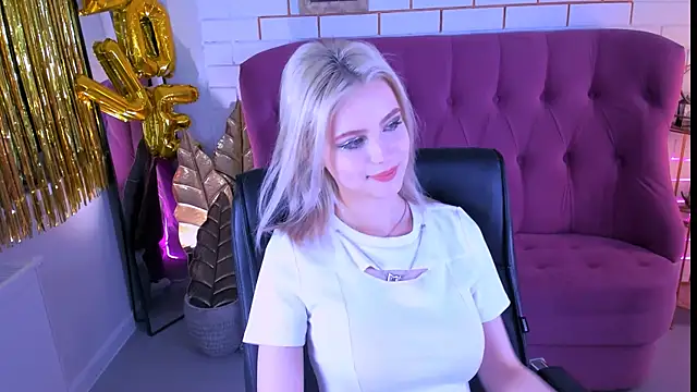 Snapshot of LeonaStane chatting on March 1, 7:59 pm LeonaStane online show from March 1, 7:59 pm