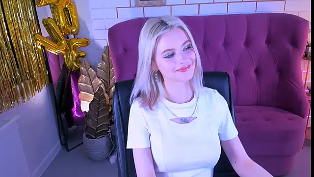 Snapshot of LeonaStane chatting on March 1, 11:04 pm LeonaStane online show from March 1, 11:04 pm