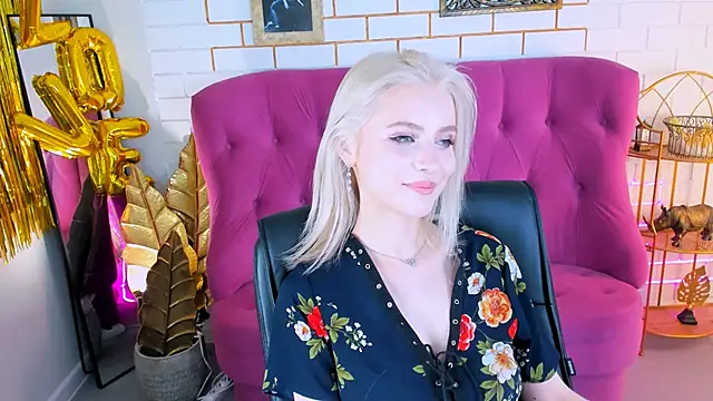 Snapshot of LeonaStane chatting on March 5, 8:00 pm LeonaStane online show from March 5, 8:00 pm