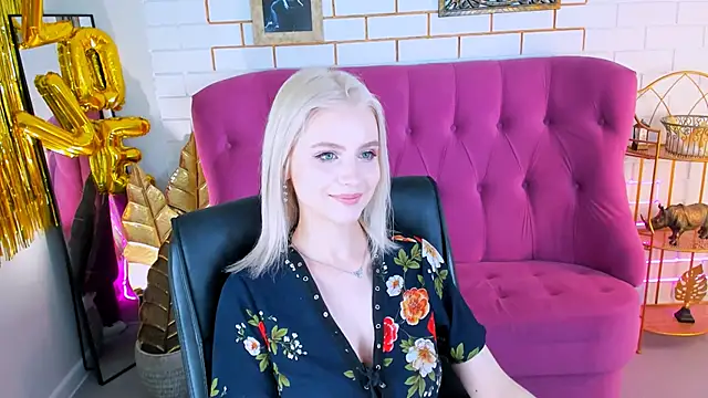 Snapshot of LeonaStane chatting on March 5, 11:05 pm LeonaStane online show from March 5, 11:05 pm