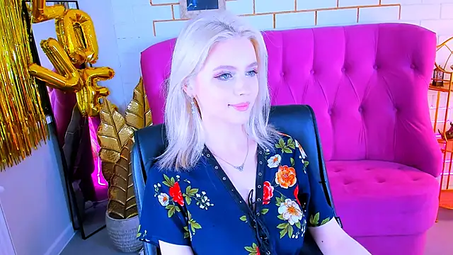 Snapshot of LeonaStane chatting on March 14, 5:02 pm LeonaStane online show from March 14, 5:02 pm