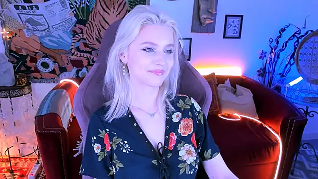 Snapshot of LeonaStane chatting on March 20, 8:29 pm LeonaStane online show from March 20, 8:29 pm