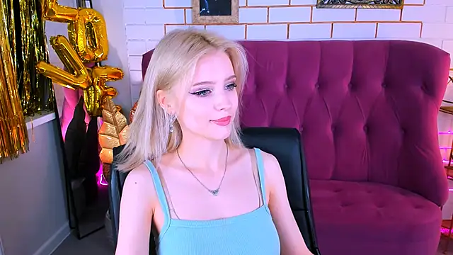 Snapshot of LeonaStane chatting on September 19, 5:02 pm LeonaStane online show from September 19, 5:02 pm