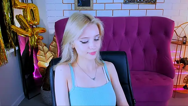 Snapshot of LeonaStane chatting on October 3, 5:10 pm LeonaStane online show from October 3, 5:10 pm