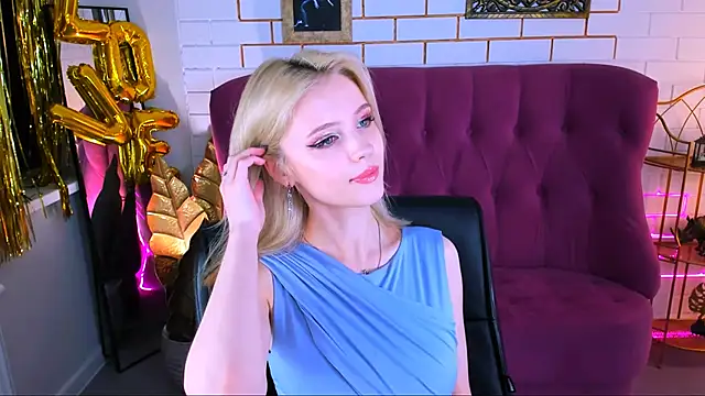 Snapshot of LeonaStane chatting on October 5, 5:00 pm LeonaStane online show from October 5, 5:00 pm