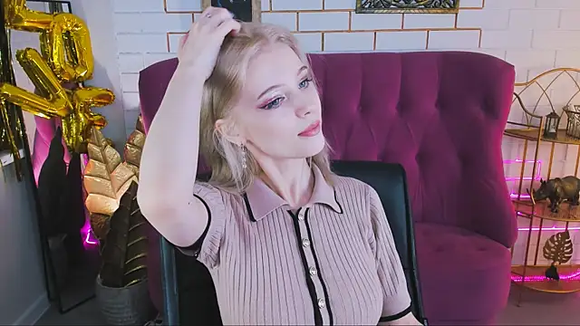 Snapshot of LeonaStane chatting on October 8, 4:59 pm LeonaStane online show from October 8, 4:59 pm