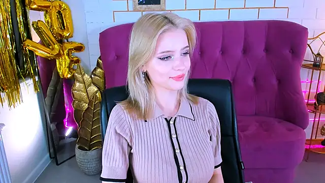 Snapshot of LeonaStane chatting on October 23, 5:01 pm LeonaStane online show from October 23, 5:01 pm