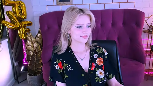 Snapshot of LeonaStane chatting on October 30, 5:02 pm LeonaStane online show from October 30, 5:02 pm