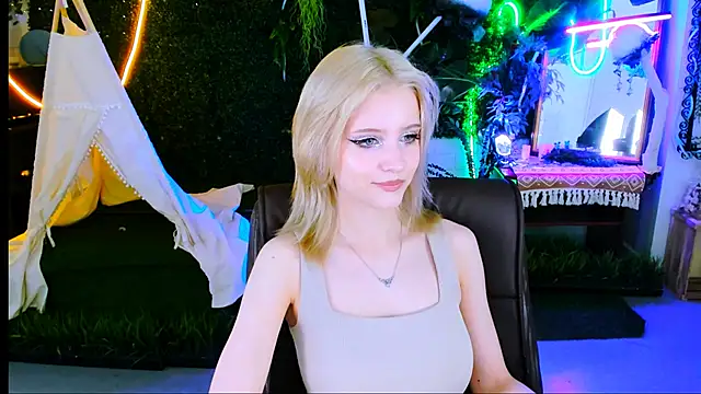 Snapshot of LeonaStane chatting on November 14, 6:06 pm LeonaStane online show from November 14, 6:06 pm