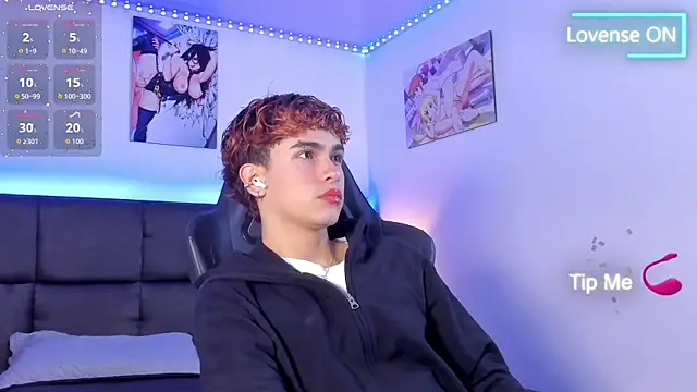 Aiiden 15 online show from October 2, 12:12 pm