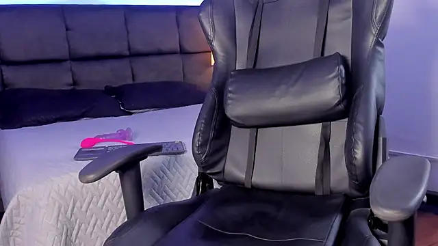 Aiiden 15 online show from October 9, 2:26 pm