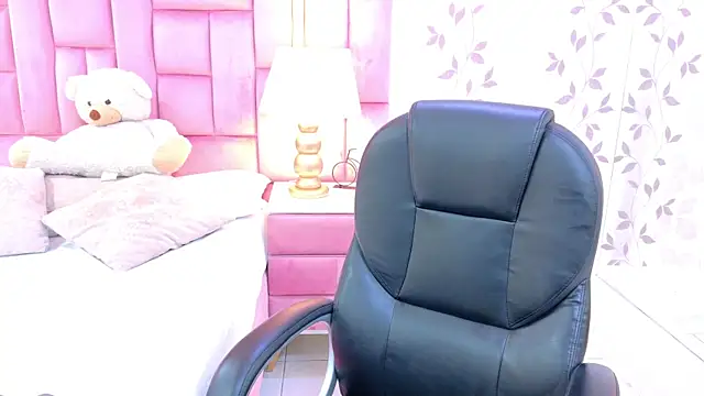ArianaFranco online show from May 6, 2:11 pm