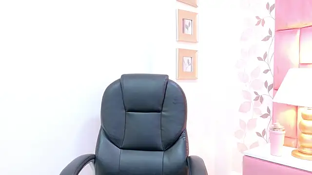Snapshot of ArianaFranco chatting on May 7, 1:38 pm ArianaFranco online show from May 7, 1:38 pm
