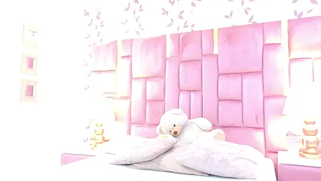 Snapshot of ArianaFranco chatting on June 2, 1:46 pm ArianaFranco online show from June 2, 1:46 pm