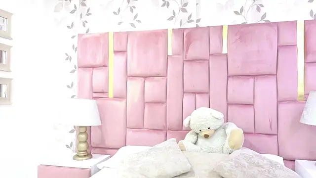 Snapshot of ArianaFranco chatting on June 5, 8:58 pm ArianaFranco online show from June 5, 8:58 pm