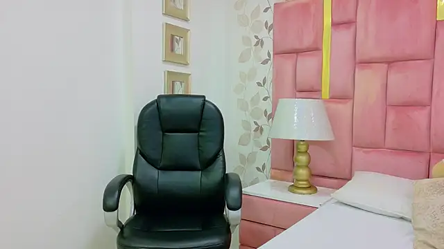 Snapshot of ArianaFranco chatting on June 8, 1:33 pm ArianaFranco online show from June 8, 1:33 pm