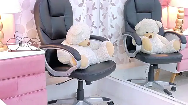 Snapshot of ArianaFranco chatting on June 12, 2:05 pm ArianaFranco online show from June 12, 2:05 pm