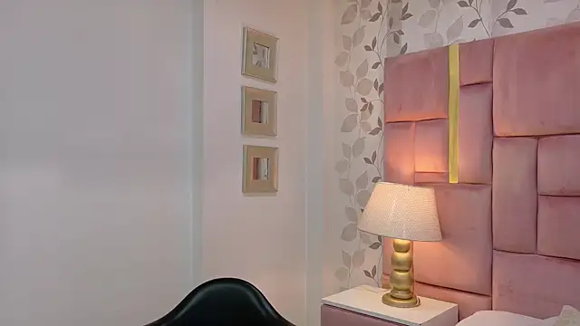 Snapshot of ArianaFranco chatting on July 8, 1:48 pm ArianaFranco online show from July 8, 1:48 pm