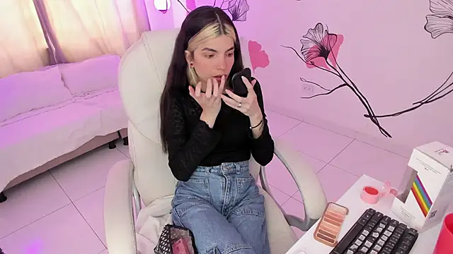 Snapshot of Isabela_Fiorelli chatting on September 27, 5:18 pm Isabela Fiorelli online show from September 27, 5:18 pm