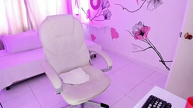 Isabela Fiorelli online show from November 4, 1:21 pm