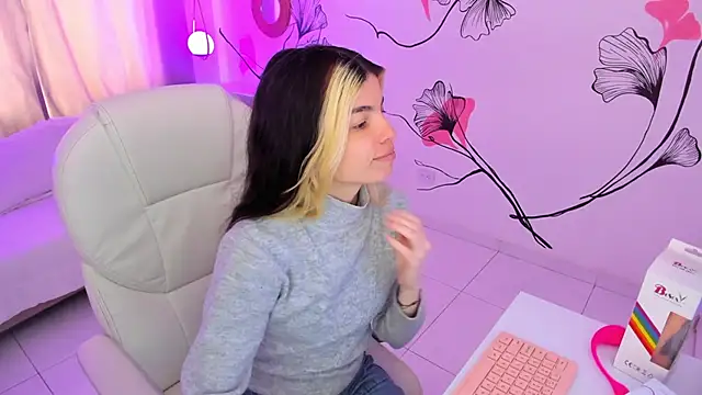 Isabela Fiorelli online show from December 2, 1:05 pm