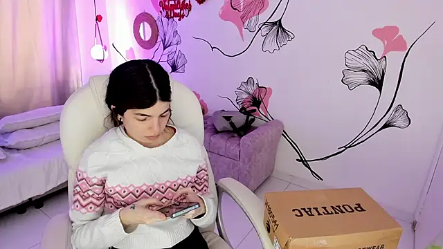 Isabela Fiorelli online show from February 13, 1:29 pm