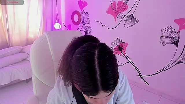 Isabela Fiorelli online show from May 2, 1:49 pm