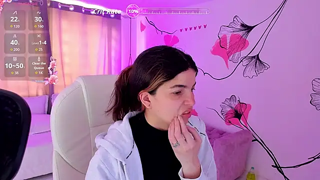 Isabela Fiorelli online show from June 6, 1:38 pm