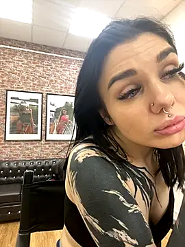 Snapshot of MaeveMoon chatting on September 14, 3:55 pm MaeveMoon online show from September 14, 3:55 pm