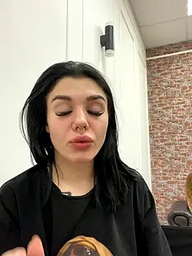 Snapshot of MaeveMoon chatting on September 15, 4:23 am MaeveMoon online show from September 15, 4:23 am