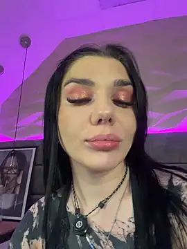 Snapshot of MaeveMoon chatting on June 15, 6:32 pm MaeveMoon online show from June 15, 6:32 pm