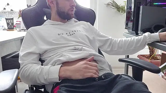 Snapshot of ademandjulia chatting on February 5, 12:21 pm ademandjulia online show from February 5, 12:21 pm