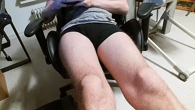 Snapshot of ademandjulia chatting on February 16, 9:33 pm ademandjulia online show from February 16, 9:33 pm