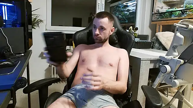 Snapshot of ademandjulia chatting on February 20, 9:04 pm ademandjulia online show from February 20, 9:04 pm