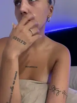 SlimmyTattoedGirl online show from February 18, 3:21 am