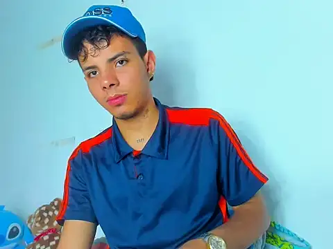 Snapshot of Alessandro_1610 chatting on February 23, 4:50 am Alessandro 1610 online show from February 23, 4:50 am