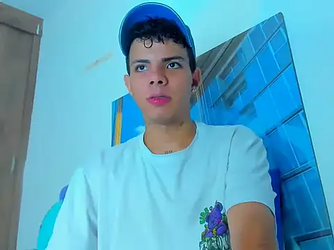 Snapshot of Alessandro_1610 chatting on February 25, 12:55 pm Alessandro 1610 online show from February 25, 12:55 pm