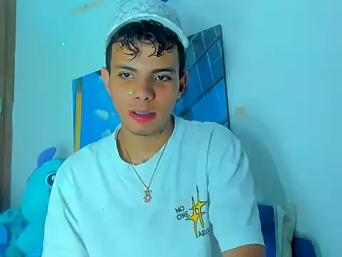 Snapshot of Alessandro_1610 chatting on March 1, 6:03 am Alessandro 1610 online show from March 1, 6:03 am