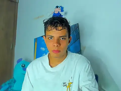 Snapshot of Alessandro_1610 chatting on March 4, 5:00 am Alessandro 1610 online show from March 4, 5:00 am