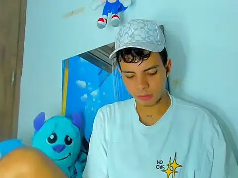 Snapshot of Alessandro_1610 chatting on March 5, 6:33 am Alessandro 1610 online show from March 5, 6:33 am