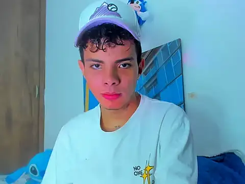 Snapshot of Alessandro_1610 chatting on March 5, 12:55 pm Alessandro 1610 online show from March 5, 12:55 pm