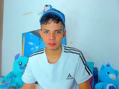 Snapshot of Alessandro_1610 chatting on March 13, 2:01 pm Alessandro 1610 online show from March 13, 2:01 pm