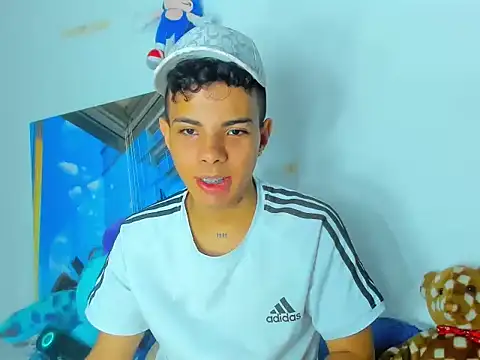 Snapshot of Alessandro_1610 chatting on March 19, 5:19 am Alessandro 1610 online show from March 19, 5:19 am