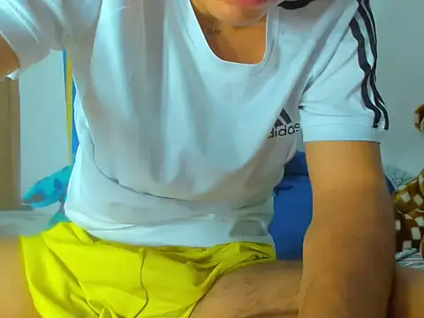 Snapshot of Alessandro_1610 chatting on March 19, 8:23 am Alessandro 1610 online show from March 19, 8:23 am